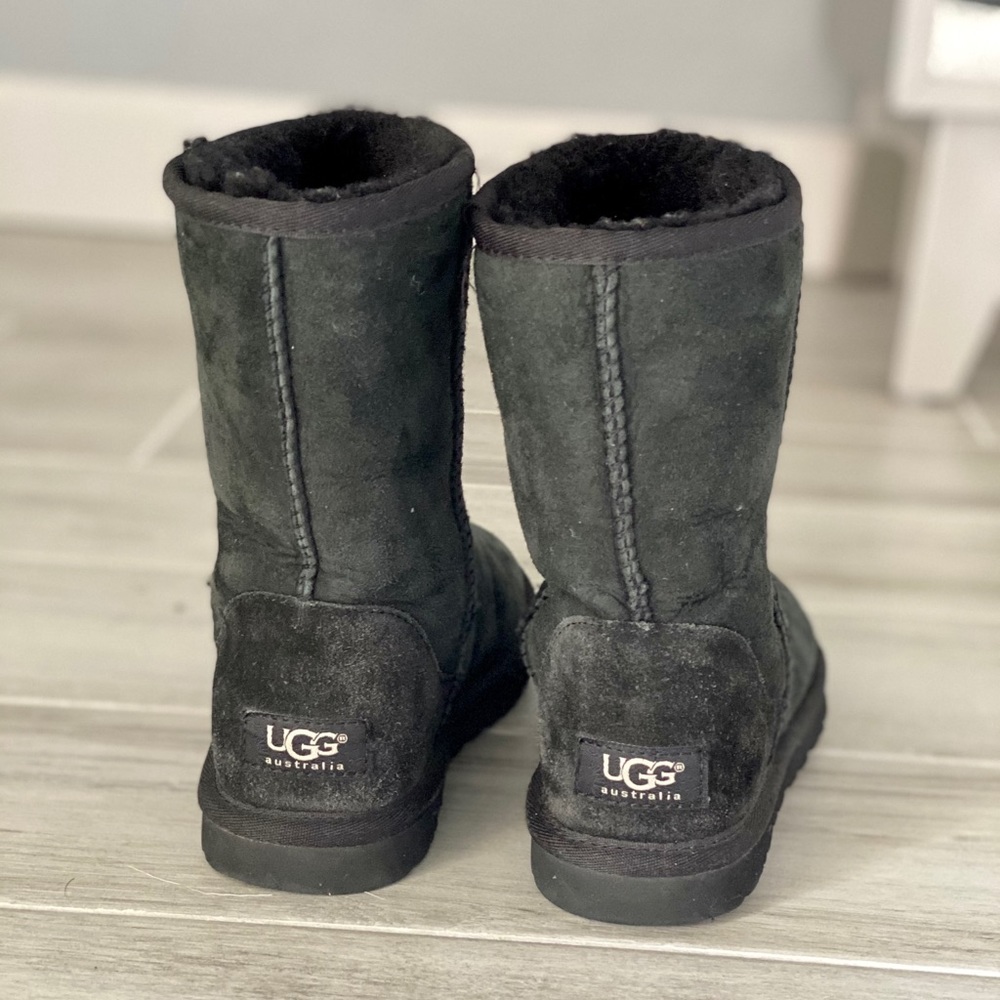 UGG Classic Short II Boot - Picture 4 of 6